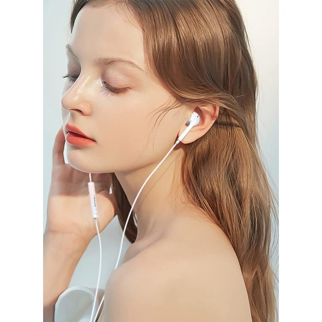 BOLICE USB C Headphones Compatiable with Google Pixel 7 Pro USB C In-Ear Headphones with Microphone Volume Control and Pure Sound White