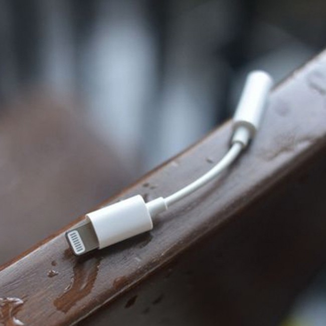 Margoun Lightning to Headphone Jack Adapter – White